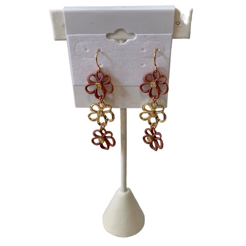 carol dauplaise 3 tiered flower drop earrings. Lightweight, pretty & delicate.